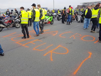 Manifestation du 17 novembre 2018 des gilets jaunes à Dozulé (Calvados) - Etienne Escuer