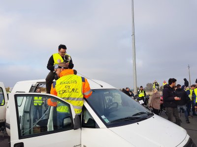 Manifestation du 17 novembre 2018 des gilets jaunes à Dozulé (Calvados) - Etienne Escuer