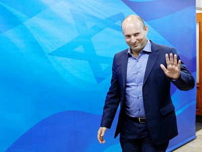 Le ministre israélien de l'Education Naftali Bennett se rend au Conseil des ministres hebdomadaire à Jérusalem, le 18 novembre 2018 - ABIR SULTAN [POOL/AFP]