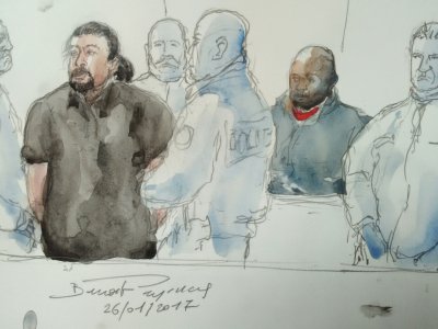 Croquis d'audience montrant Jawad Bendaoud (g) et Mohamed Soumah (d), jugés en janvier 2017 à Bobigny pour trafic de stupéfiants - Benoit PEYRUCQ [AFP/Archives]
