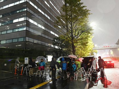 Des journalistes attendent devant le parquet de Tokyo après l'annonce de l'audition de Carlos Ghosn le 19 novembre 2018 - Toshifumi KITAMURA [AFP]