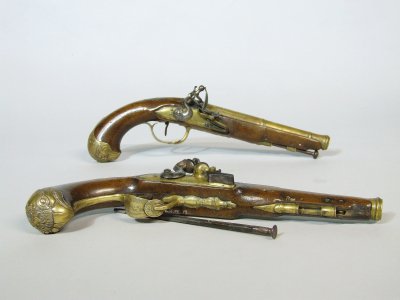 Ces pistolets remontent à 1825. - Musée d'histoire de Saint-Malo