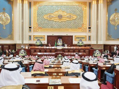 Photo fournie par le palais royal saoudien le 19 novembre 2018 montrant des membres du Majlis al-Choura - assemblée consultative - à Ryad écoutant un discours le même jour du roi Salmane - Bandar AL-JALOUD [Saudi Royal Palace/AFP]