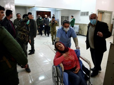 Une femme syrienne arrivant à l'hôpital dans la ville d'Alep (nord), sous contrôle du pouvoir, pour des soins le 24 novembre 2018 - George OURFALIAN [AFP]