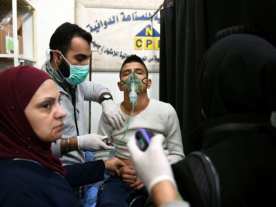 Un jeune Syrien recevant des soins dans un hôpital de la ville d'Alep (nord), sous contrôle du pouvoir, le 24 novembre 2018 - George OURFALIAN [AFP]