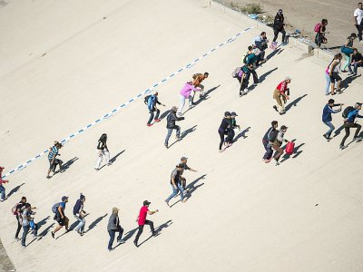 Des migrants venus d'Amérique centrale tentent de franchir la frontière entre le Mexique et les Etats-Unis, à Tijuana, le 25 novembre 2018 - Pedro PARDO [AFP]