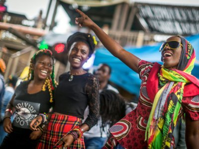 Des fans rastafaristes dansent pendant le festival mondial Bob Marley, le 3 février 2018 à Durban, en Afrique du Sud - RAJESH JANTILAL [AFP]