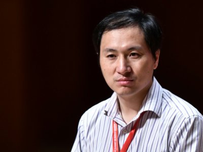 Le chercheur chinois He Jiankui le 28 novembre 2018 lors du second Sommet international sur l'édition du génome à Hong Kong - Anthony WALLACE [AFP]