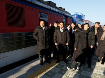 Des experts sud-coréens se préparent à un voyage en train exceptionnel en Corée du Nord pour étudier la possible reconnexion des réseaux ferrés des deux pays, le 30 novembre 2018 à la gare de Dorasan, à Paju - JEON HEON-KYUN [POOL/AFP]