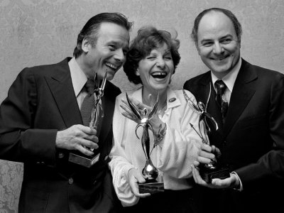 Maria Pacôme avec Jean Piat et Michel Roux lors de la remise du prix "Archanges" le 14 décembre 1978 - MARCEL BINH [AFP/Archives]