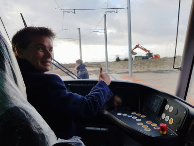 Essais du tramway de Caen la mer en décembre 2018. Rodolphe Thomas, futur conducteur de tram ? - Etienne Escuer