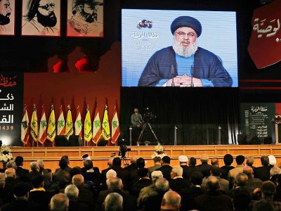 Le chef du Hezbollah libanais Hassan Nasrallah prononçant un discours par vidéoconférence lors d'une réunion du mouvement à Beyrouth le 16 février 2018 - JOSEPH EID [AFP/Archives]