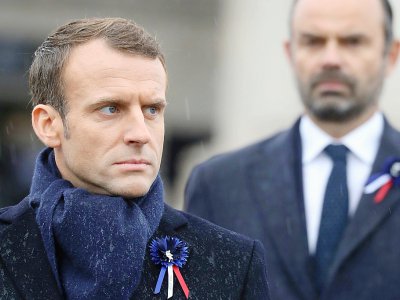 Emmanuel Macron et son Premier ministre Edouard Philippe, lors de la cérémonie à l'Arc de Triomphe, à Paris  le 11 novembre 2018 - ludovic MARIN [POOL/AFP/Archives]