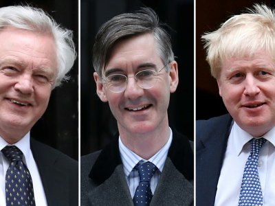 David Davis, ex-ministre chargé du Brexit, (à gauche), Jacob Rees-Mogg, patron du group ERG (au centre) et Boris Johnson (à droite) - Daniel LEAL-OLIVAS, Ben STANSALL [AFP/Archives]