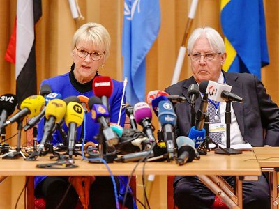 La ministre suédoise des Affaires étrangères Margot Wallstrom (g) et le médiateur de l'ONU pour le Yémen Martin Griffiths, le 6 décembre 2018 à Rimbo, au nord de Stockholm - Stina STJERNKVIST [TT News Agency/AFP]
