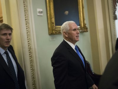 Nick Ayers (à gauche), photographié le 5 décembre 2017 à Washington, aux côtés du vice-président Mike Pence - Drew Angerer [GETTY IMAGES NORTH AMERICA/AFP/Archives]