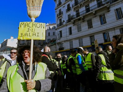 Une manifestante à Marseille, le 8 décembre 2018 - BORIS HORVAT [AFP]