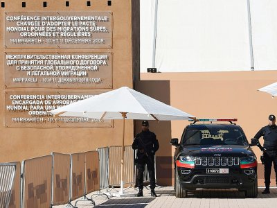Des forces de sécurité marocaines en poste durant la conférence internationale sur les migrations, le 10 décembre 2018 à Marrakech - Fethi Belaid [AFP]