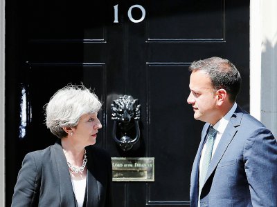Theresa May et son homologue irlandais Leo Varadkar, le 19 juin 2017 à Londres - Tolga AKMEN [AFP/Archives]