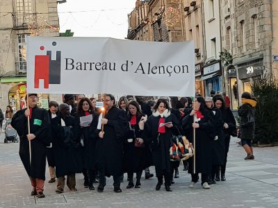 Cortège des avocats à travers les rues d'Alençon. - Eric Mas