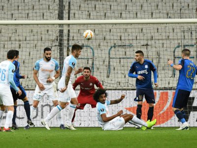 L'attaquant de Limassol Anton Maglica (N.99) a marqué deux buts à une défense marseillaise dépassée au Vélodrome, le 13 décembre 2018 - Boris HORVAT [AFP]