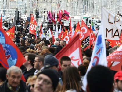 Des militants de la CGT manifestent à Marseille le 14 décembre 2018 - BORIS HORVAT [AFP]