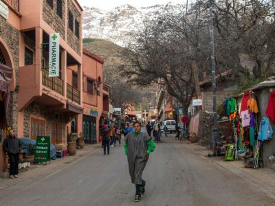 Vue d'une des principales rues du village d'Imlil, au pied du massif du Toubkal, dans le sud du Maroc, le 18 décembre 2018 - FADEL SENNA [AFP]