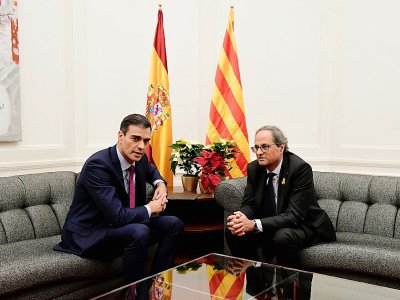 Réunion au sommet entre le chef du gouvernement espagnol Pedro Sanchez (g) et le président indépendantiste régional Quim Torra, le 20 décembre 2018 à Barcelone - JAVIER SORIANO [AFP]