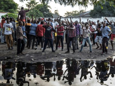 Des partisans de l'opposition dénoncent dans les rues de Kinshasa le report d'une semaine des élections générales en République démocratique du Congo, le 20 décembre 2018. - MARCO LONGARI [AFP]