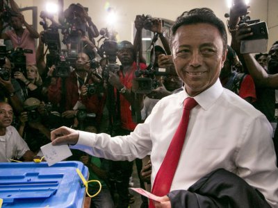L'un des deux finalistes de la présidentielle malgache, Marc Ravalomanana, vote au second tour le 19 décembre 2018 à Antananarivo. - RIJASOLO [AFP/Archives]