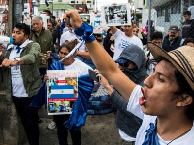 Des Nicaraguayens manifestent devant leur ambassade au Costa Rica, le 22 décembre 2018, pour dénoncer l'arrestation de deux journalistes critiques du président Daniel Ortega - Ezequiel BECERRA [AFP/Archives]