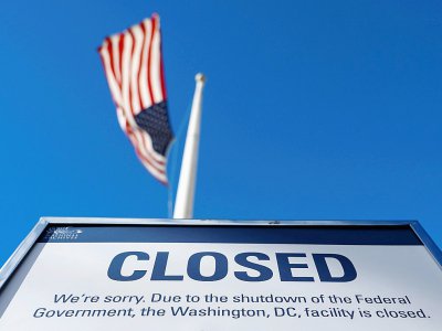 Un panneau prévient qu'un bâtiment fédéral de Washington est fermé à cause du "shutdown", le 22 décembre 2018 - ANDREW CABALLERO-REYNOLDS [AFP/Archives]