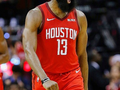 James Harden des Houston Rockets exulte après un tir à 3 points réussi face au Thunder d'Oklahoma City en NBA, le 25 décembre 2018 - Bob Levey [Getty/AFP]