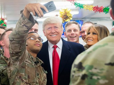 Donald Trump et la Première dame des Etats-Unis Melania Trump sur la base aérienne d'Al-Assad en Irak le 26 décembre 2018 - SAUL LOEB [AFP]
