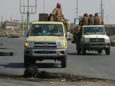 Des membres des forces progouvernementales près du port de Hodeida (Yémen), le 29 décembre 2018 - STRINGER [AFP]