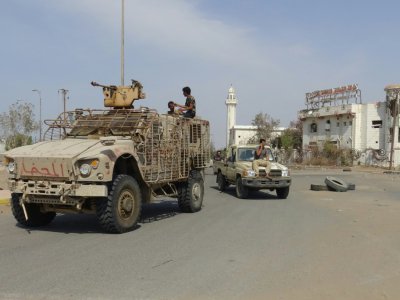 Des membres des forces progouvernementales près du port de Hodeida (Yémen), le 29 décembre 2018 - STRINGER [AFP]