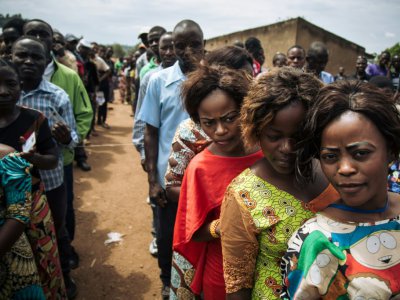 Des Congolais font la queue pour voter symboliquement à Béni (est de la RDC) le 30 décembre 2018 où le véritable vote n'a pas lieu - ALEXIS HUGUET [AFP]