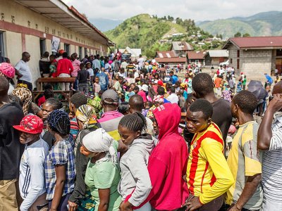 Des électeurs congolais attendent leur tour de pouvoir voter dans un centre de vote, dans le Nord Kivu, le 30 décembre 2018 - PATRICK MEINHARDT [AFP]