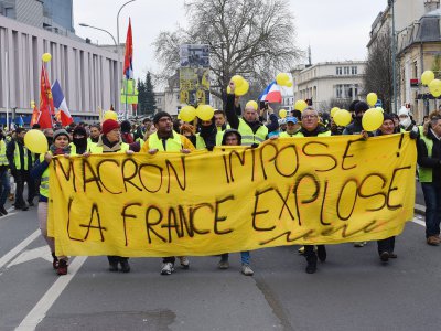 "Macron implose, la France explose", slogan de ralliement. - Simon Abraham