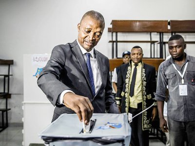 L'ancien ministre de l'Intérieur et candidat à la présidentielle en République démocratique du Congo, Emmanuel Ramazani Shadary, vote le 30 décembre 2018 à Kinshasa. - Luis TATO [AFP/Archives]