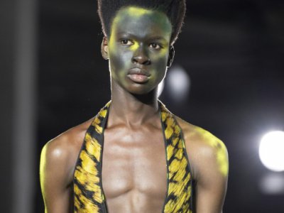Un mannequin du défilé de la styliste Mowalola Ogunlesi, lors de la Fashion Week hommes de Londres, le 6 janvier 2019 - NIKLAS HALLE'N [AFP]