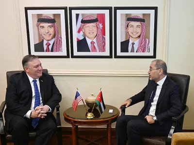 Le secrétaire d'Etat Mike Pompeo (G) rencontre le chef de la diplomatie jordanienne Aymane Safadi à Amman, le 8 janvier 2019 - Andrew CABALLERO-REYNOLDS [AFP]