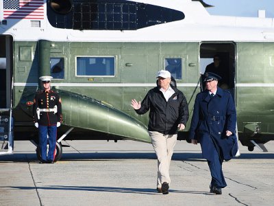 Donald Trump se prépare à monter à bord de l'avion Air Force One jeudi 10 janvier, pour aller vanter au Texas son projet de mur frontalier - Jim WATSON [AFP]