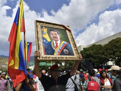 Des partisans du président vénézuélien Nicolas Maduro rassemblés à Caracas pour la cérémonie d'investiture de son deuxième mandat, le 10 janvier 2019 - YURI CORTEZ [AFP]