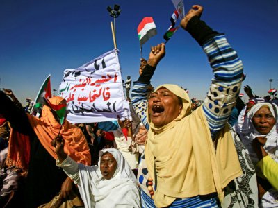 Des partisans du président soudanais Omar el-Béchir lors d'un rassemblement, le 9 janvier 2019 à Khartoum - ASHRAF SHAZLY [AFP]
