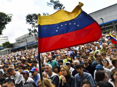 Des militants réclament le départ du président  Maduro, le 11 janvier 2019 à Caracas - Yuri CORTEZ [AFP]