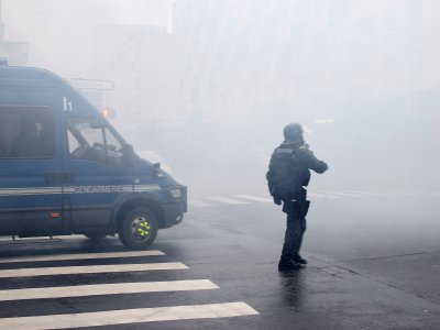 14 heures, rue Saint-Jean. Les premières tensions et gaz lacrymogènes pour empêcher les Gilets jaunes de rejoindre le centre-ville - Simon Abraham