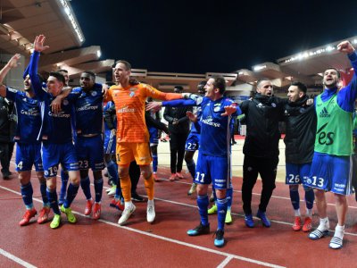 Les joueurs de Strasbourg lors de leur victoire à Monaco en 21e journée de L1 le 19 janvier 2019 - YANN COATSALIOU [AFP]