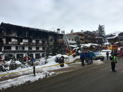 Incendie dans un ancien hôtel accueillant des saisonniers à Courchevel (Savoie), le 20 janvier 2019 - Fanny HARDY [AFP]