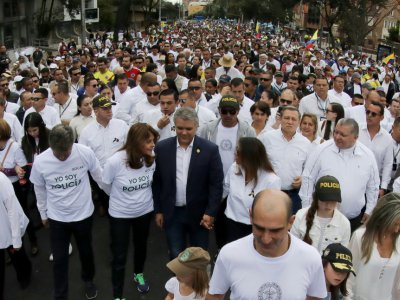 Le président colombien Ivan Duque (au centre) participe à un rassemblement contre le terrorisme le 20 janvier 2019 à Bogota, trois jours après un attentat meurtrier dans la capitale - DANIEL MUNOZ [AFP]